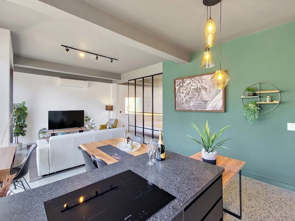 Dining area off the kitchen island