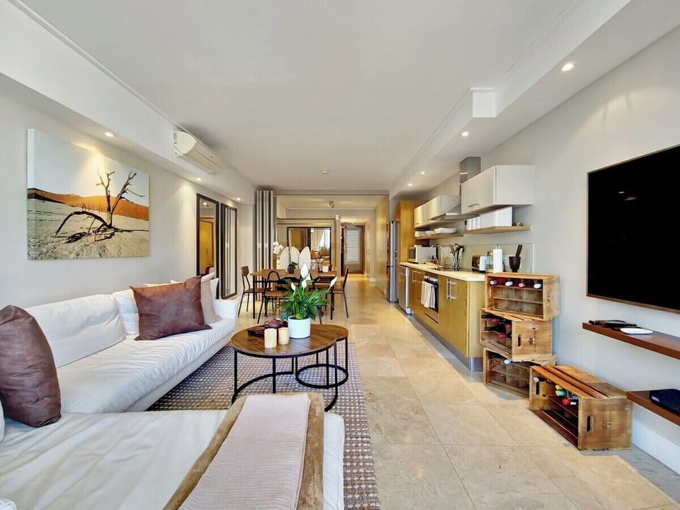 Full Living Area & Lounge