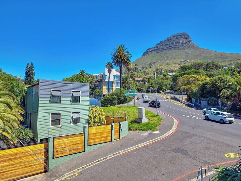 Tamboerskloof City Retreat with Mountain Views (17853)