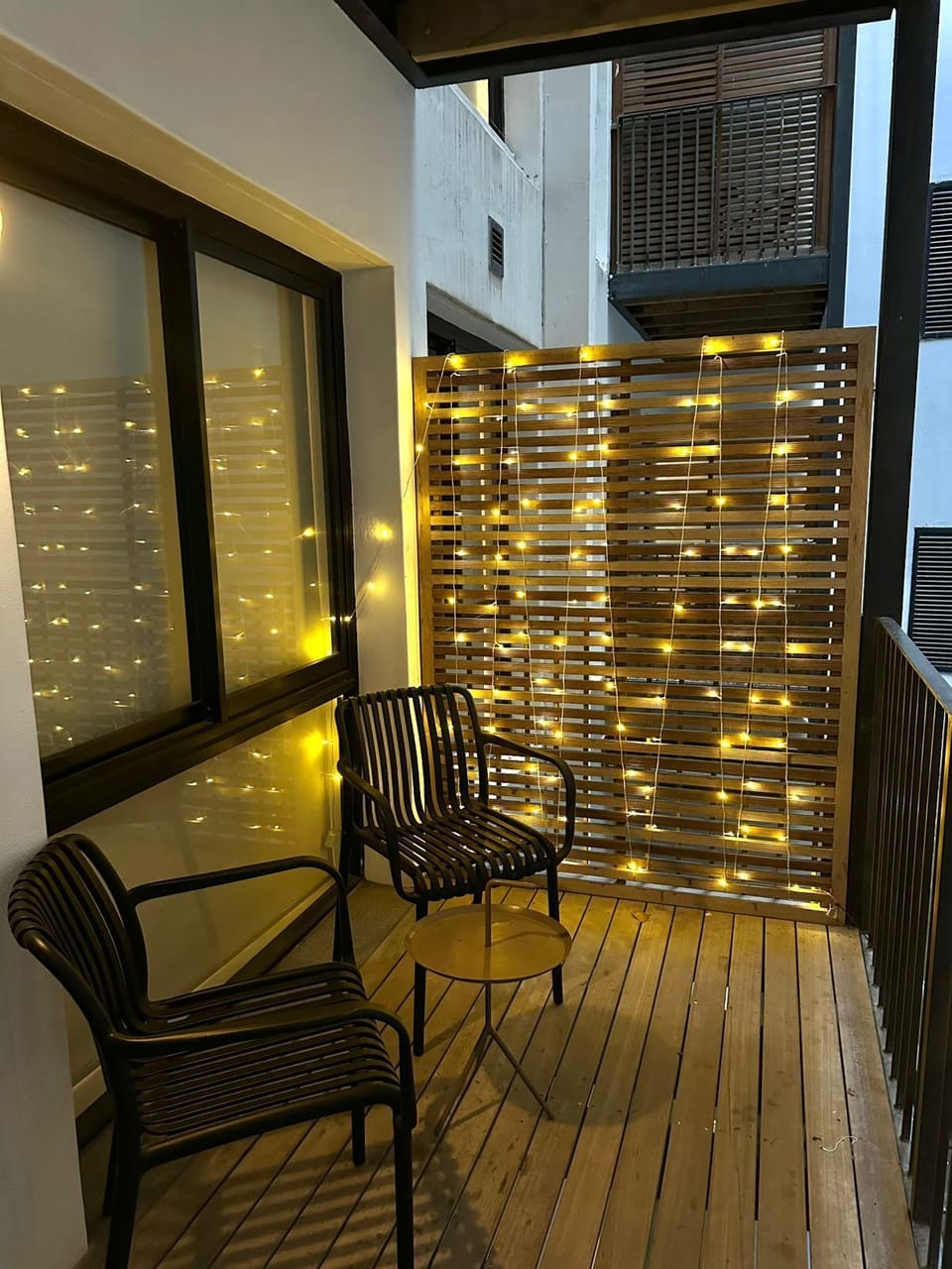 Modern City Apartment - Rooftop Pool & Aircon (28350)