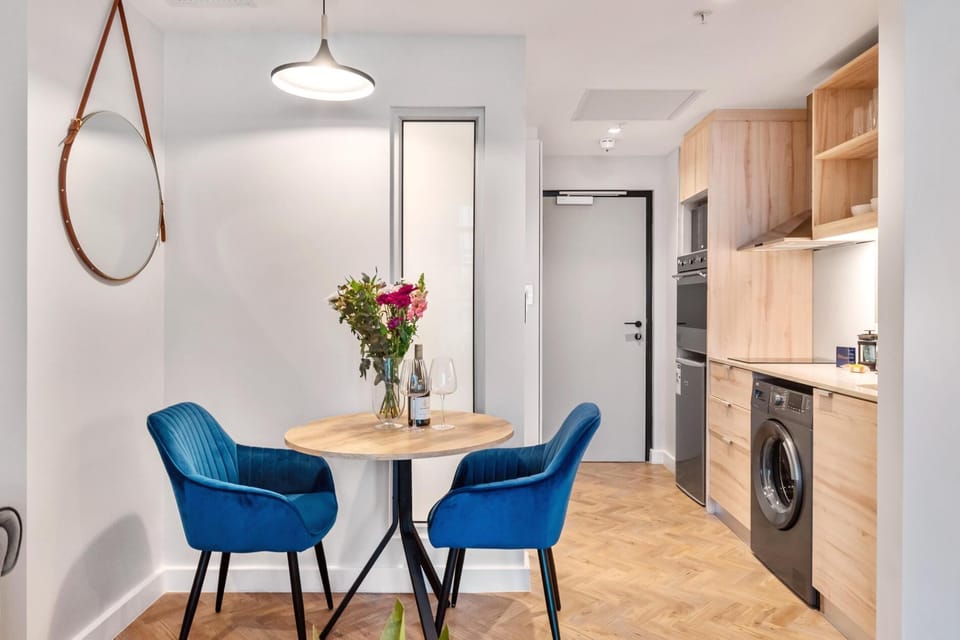 Stylish Foreshore Apartment with Mountain Views (30238)
