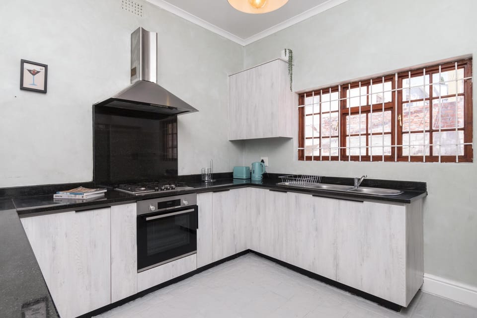 Vibrant 3-Bedroom in the Heart of Bo-Kaap (23895)