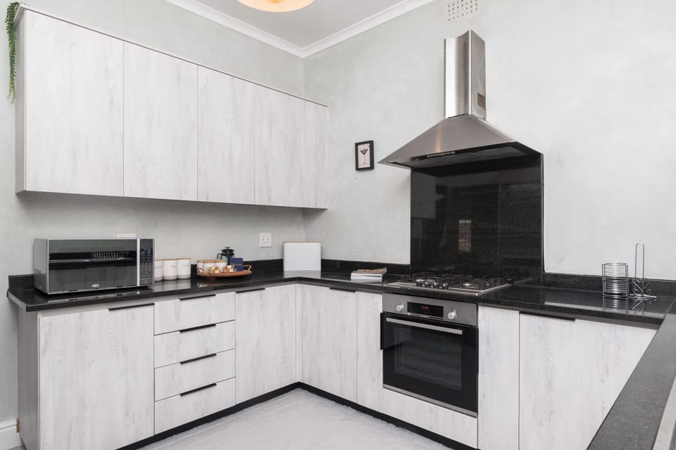 Vibrant 3-Bedroom in the Heart of Bo-Kaap (23896)