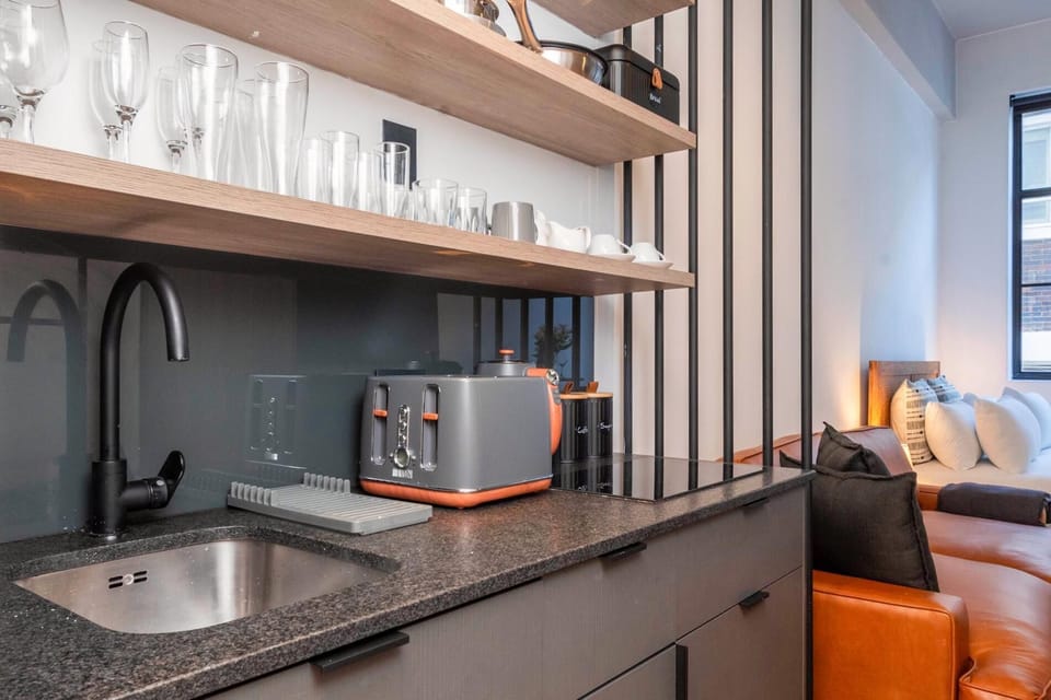 Stylish Studio Retreat  The Harri (36950)