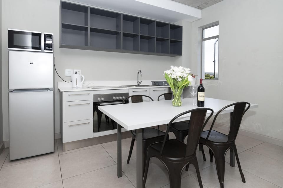 Metropole 2 Bed Retreat in Vibrant Rondebosch (25167)