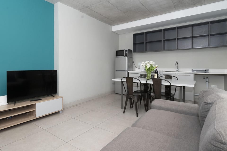Metropole 2 Bed Retreat in Vibrant Rondebosch (25170)