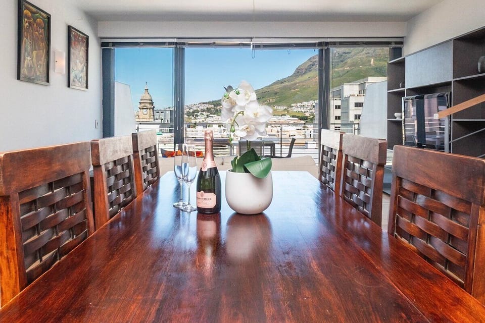 Adderley Loft with Mountain Views & Parking (26865)