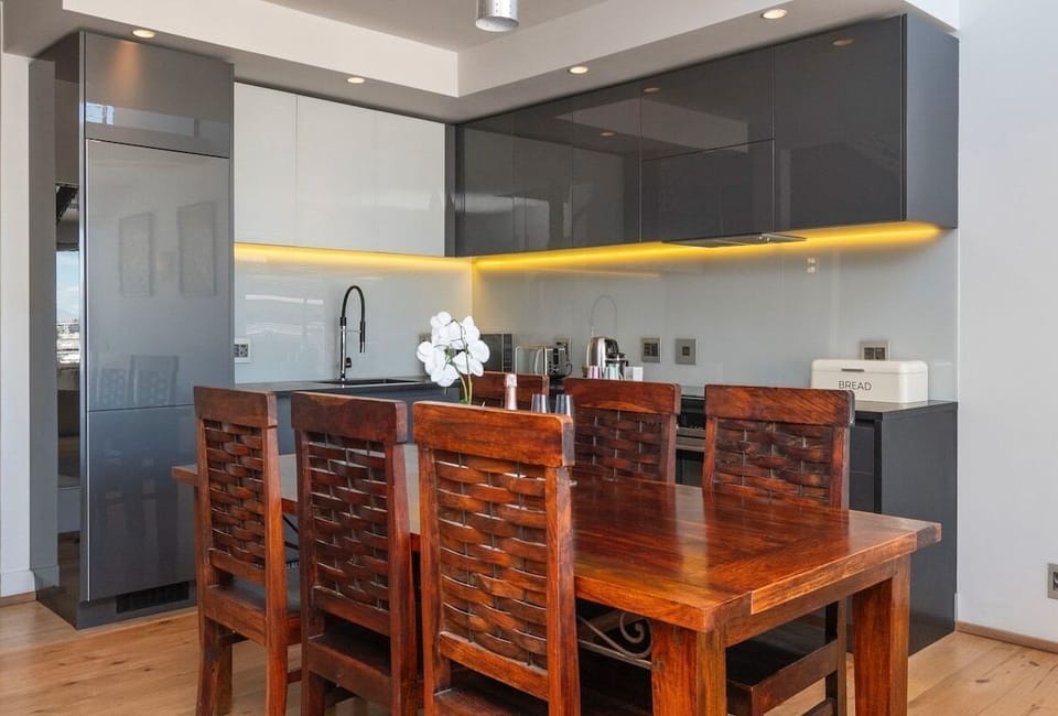 Adderley Loft with Mountain Views & Parking (26880)