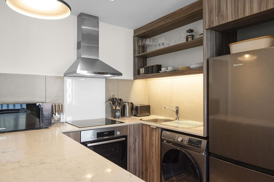 Stylish City Escape at Foreshore Place (27368)