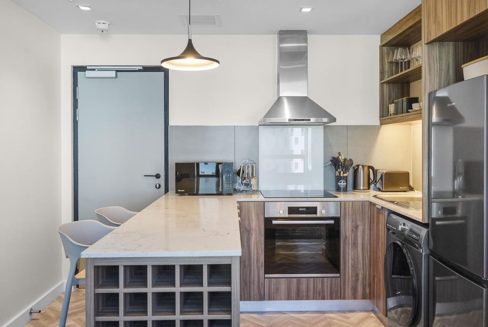 Stylish City Escape at Foreshore Place (27365)