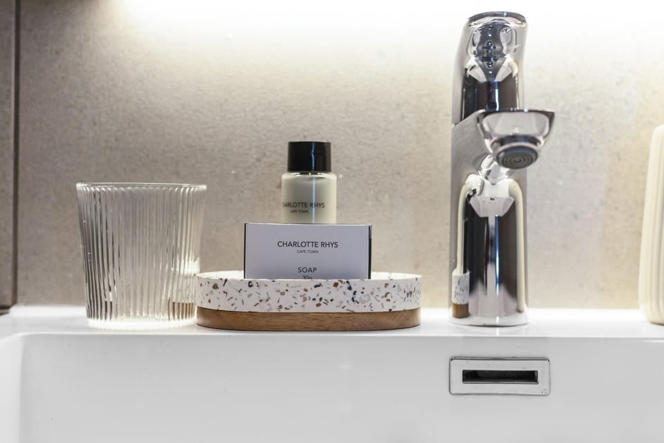 Stylish City Escape at Foreshore Place (27361)