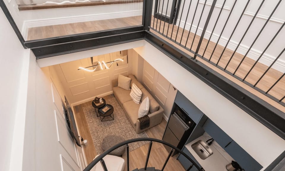 Venice House  Chic 2-Level Apartment in CBD (28957)