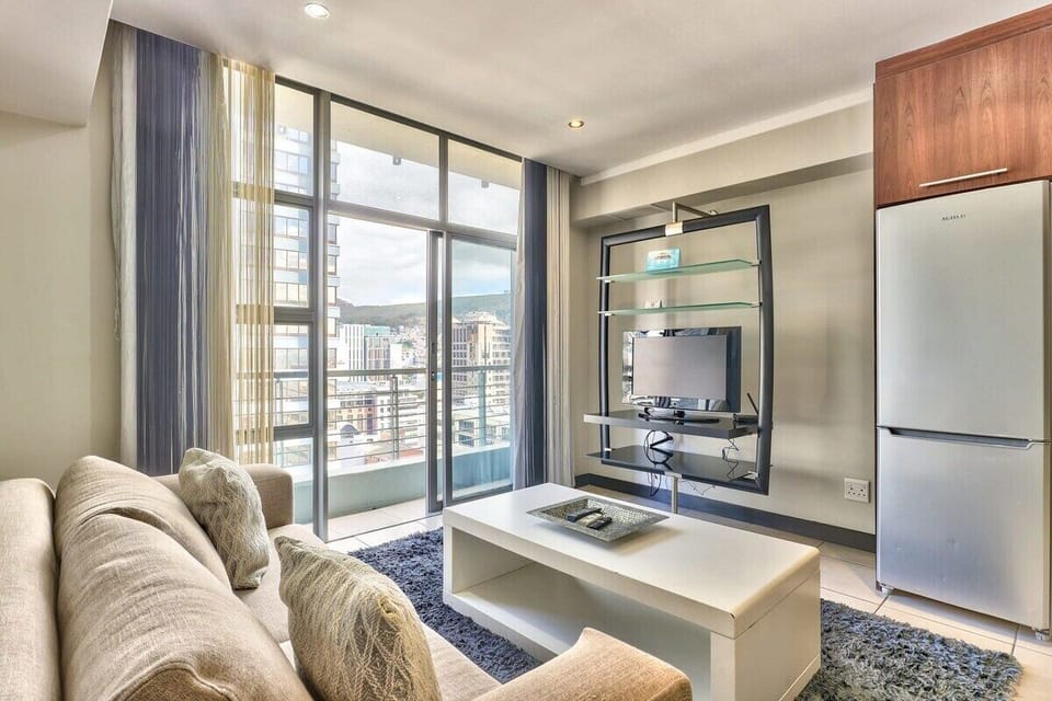 Work from Home Haven - Views, fast WIFI, Gym &Park (3597)