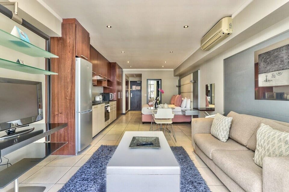 Work from Home Haven - Views, fast WIFI, Gym &Park (3601)