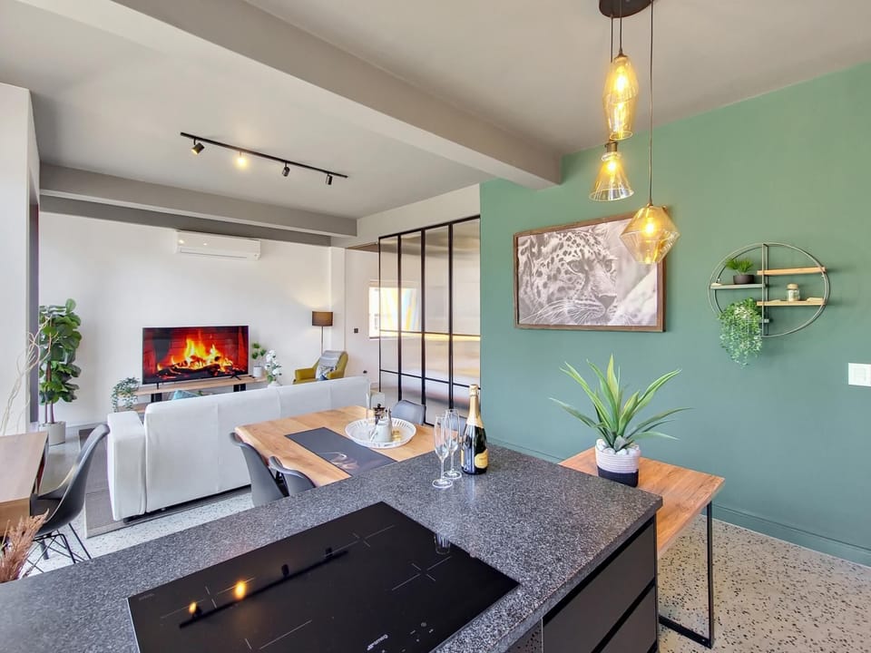 City Oasis Apartment with Rooftop Pool! (34861)