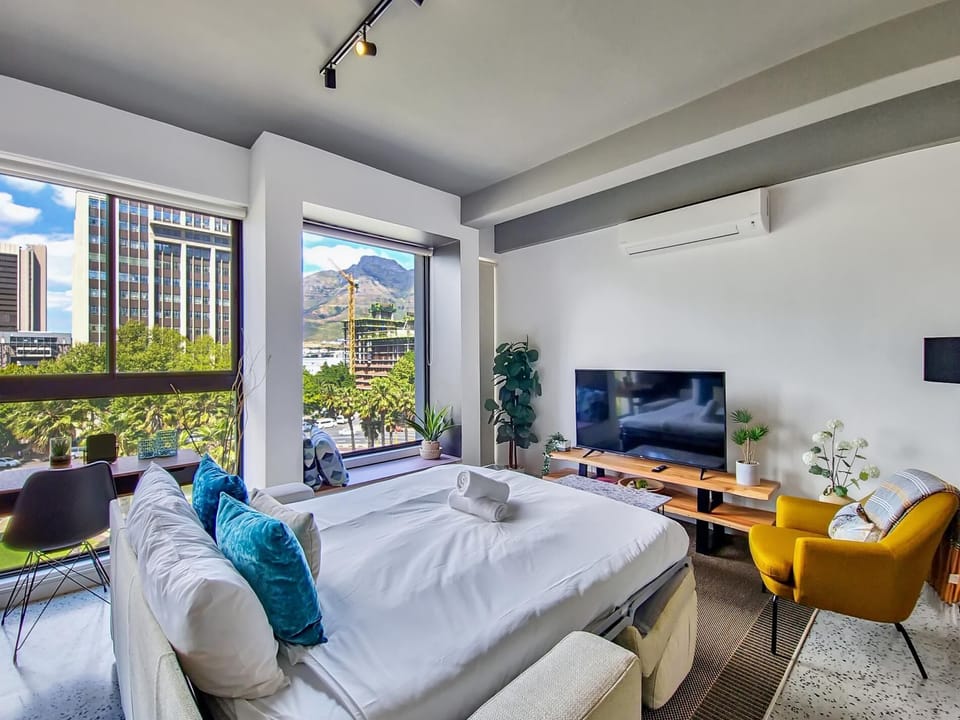 City Oasis Apartment with Rooftop Pool! (34870)