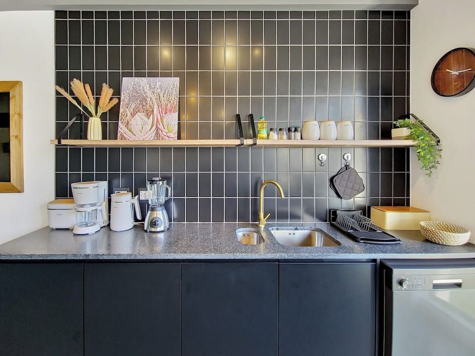 Fully Equipped Kitchen with all the essentials for a homecooked meal