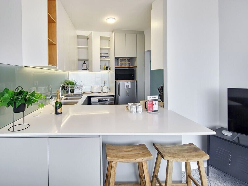 Kitchen counter with two breakfast stools