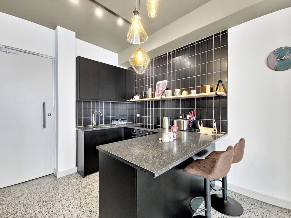 Entrance and kitchen area