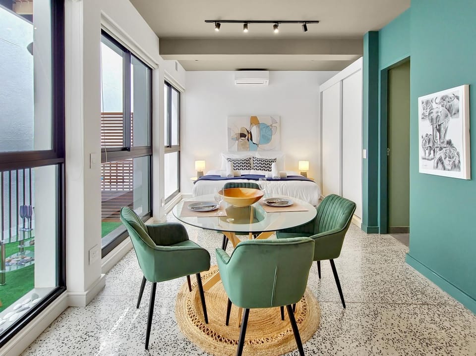 Beautiful, Safe, Stylish and Bright Apartment. (32229)
