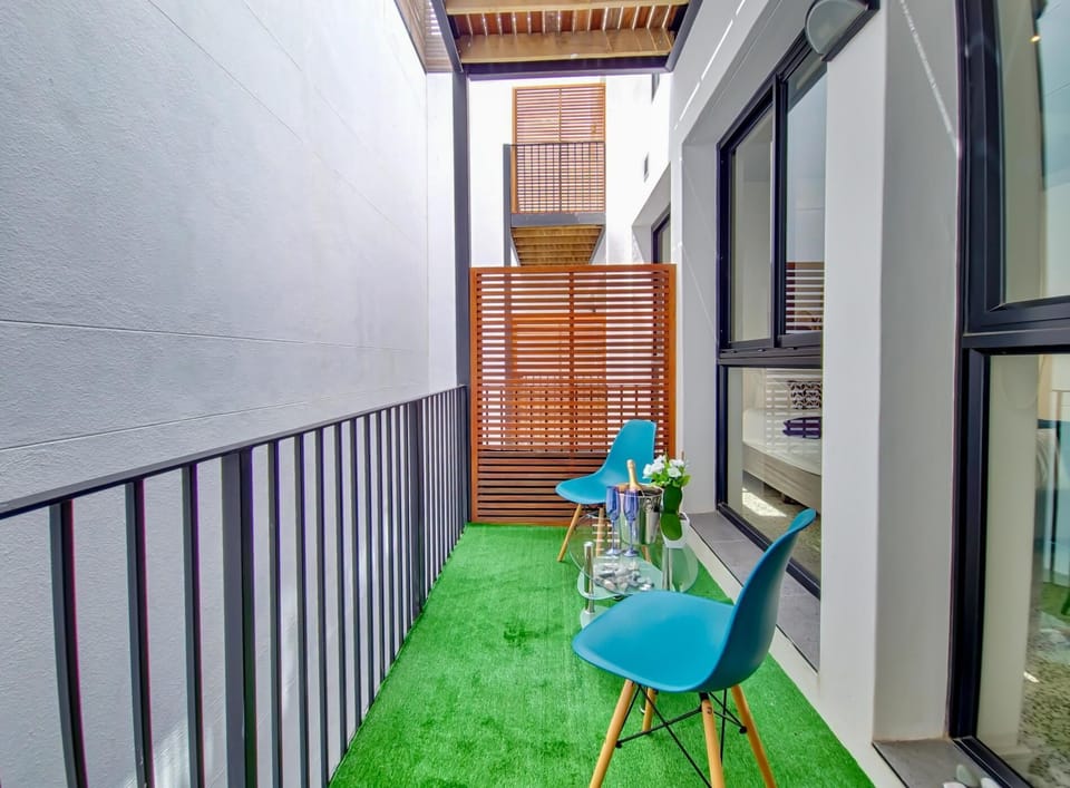 Beautiful, Safe, Stylish and Bright Apartment. (32230)