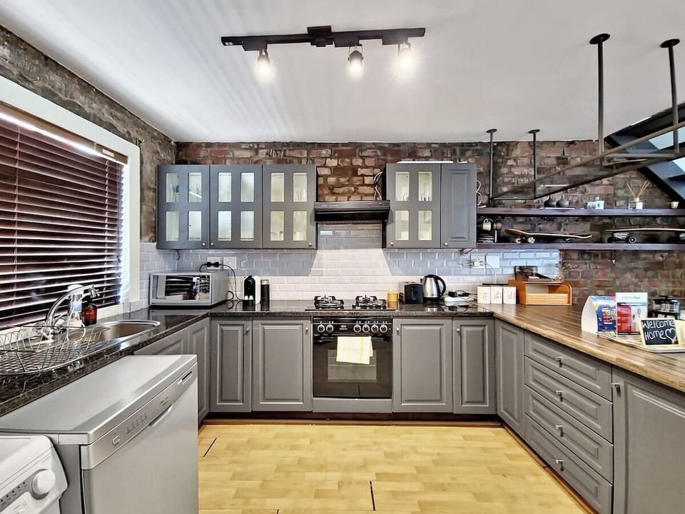 Victoria Junction · 1-Bed Loft Style Oasis (18287)