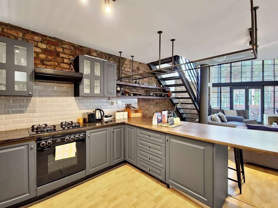 Victoria Junction · 1-Bed Loft Style Oasis (18292)