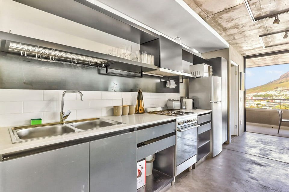 Modern Bo-Kaap Retreat with Mountain Views & Pool (23054)