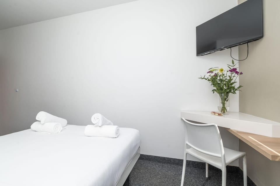 Metropole Shared Space With Private Room (23244)