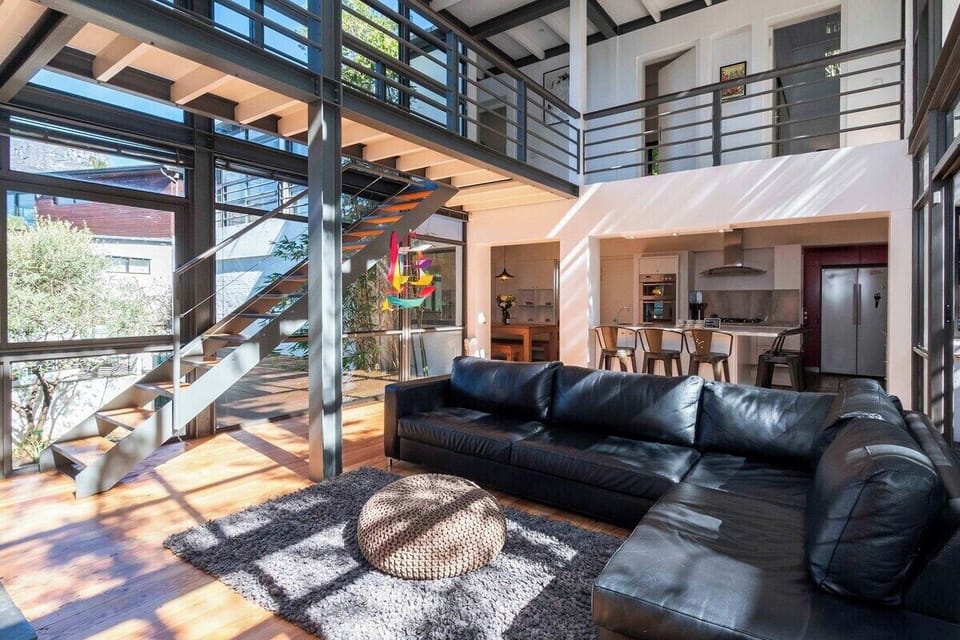 Stunning Tamboerskloof Home with Panoramic Views (26905)