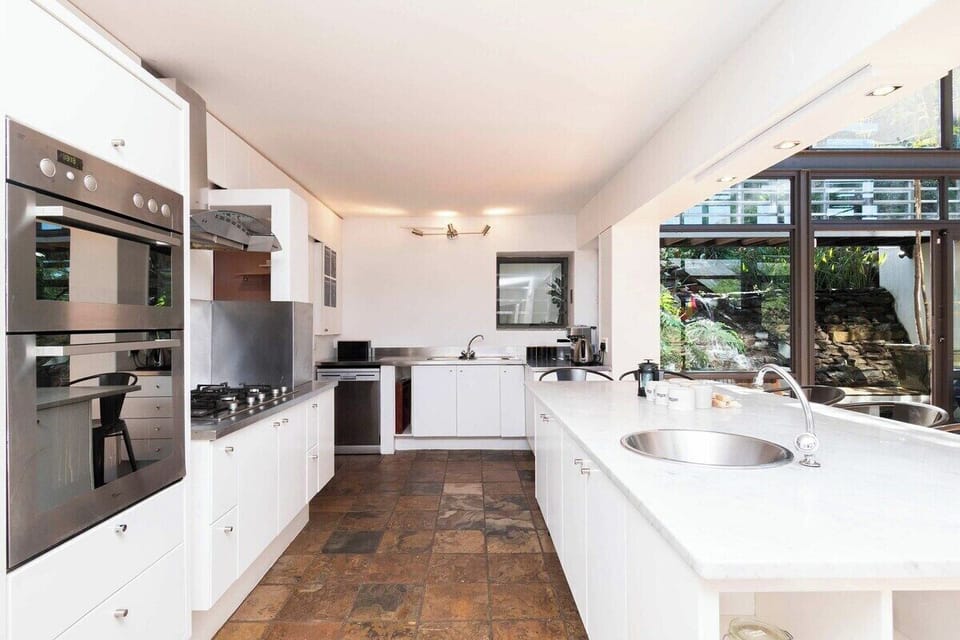 Stunning Tamboerskloof Home with Panoramic Views (26896)