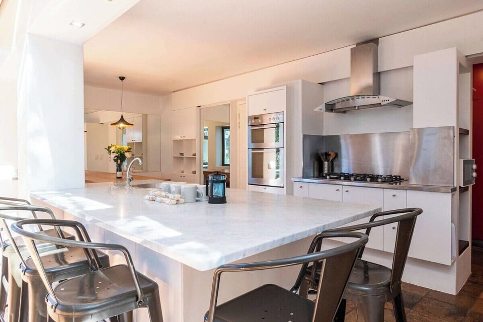 Stunning Tamboerskloof Home with Panoramic Views (26904)