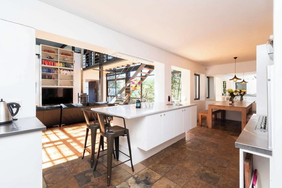 Stunning Tamboerskloof Home with Panoramic Views (26906)