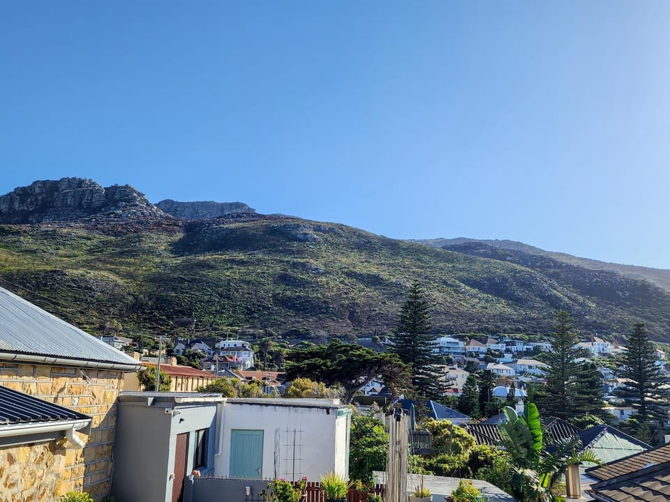 Kalk Bay Cottage with Patio & Harbour View (27823)