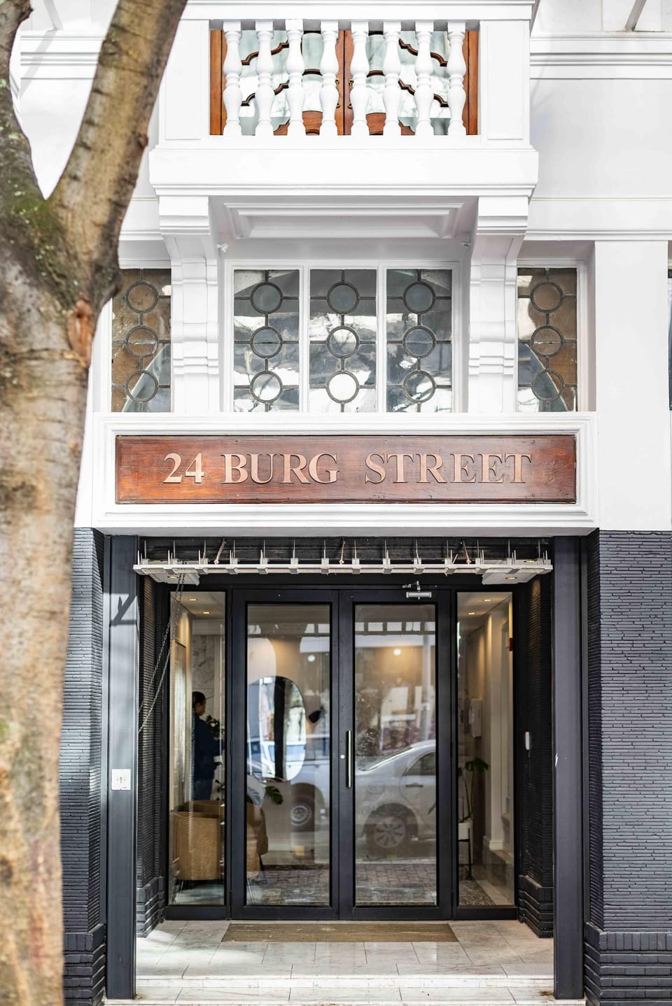 Modern Studio with Balcony – Venice House (29195)