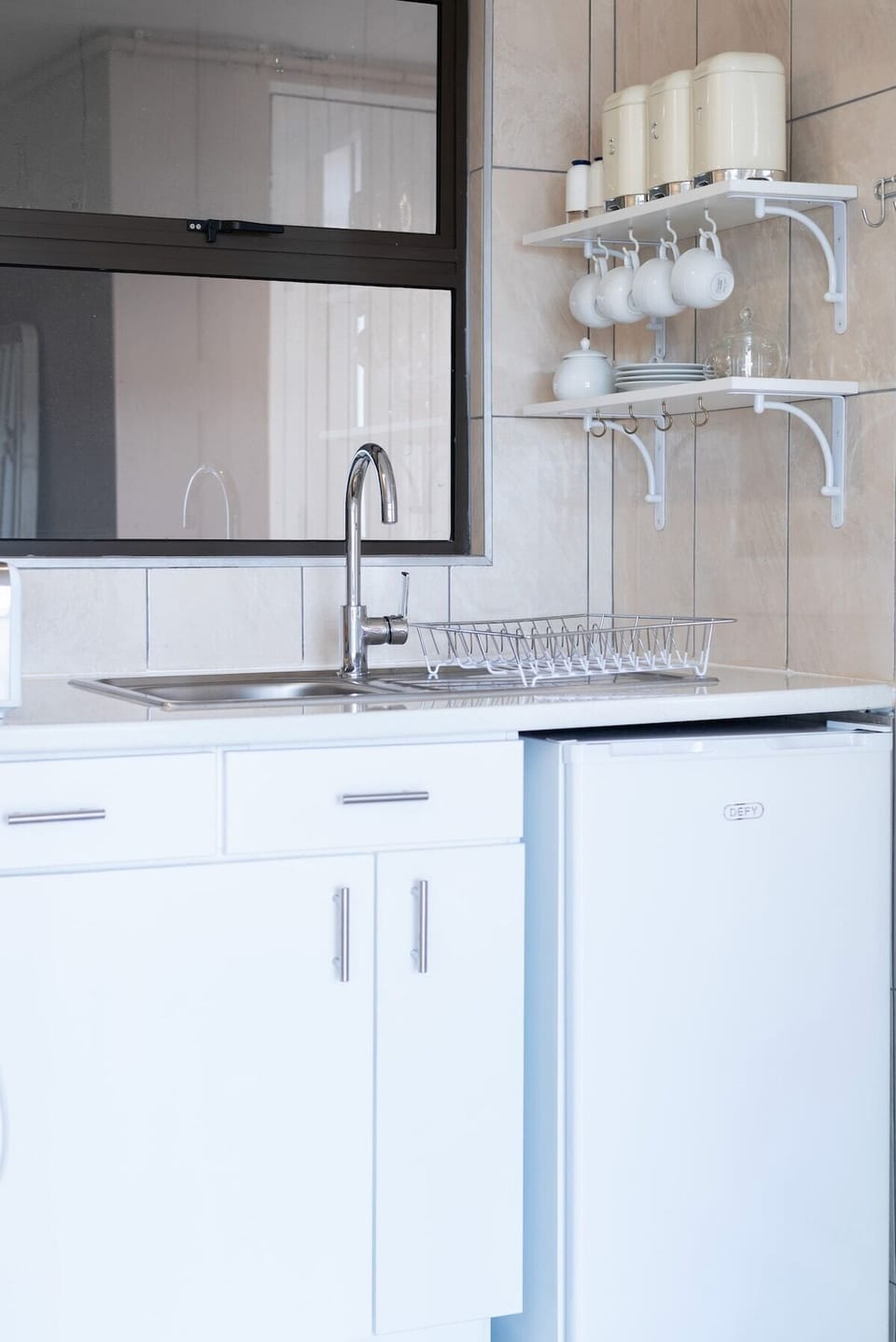 Bantry Bay Studio. Pool & Ocean Views (2320)