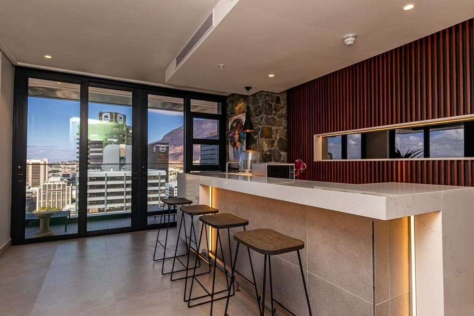 Outdoor pool Apartment, Gym, Bar (3702)