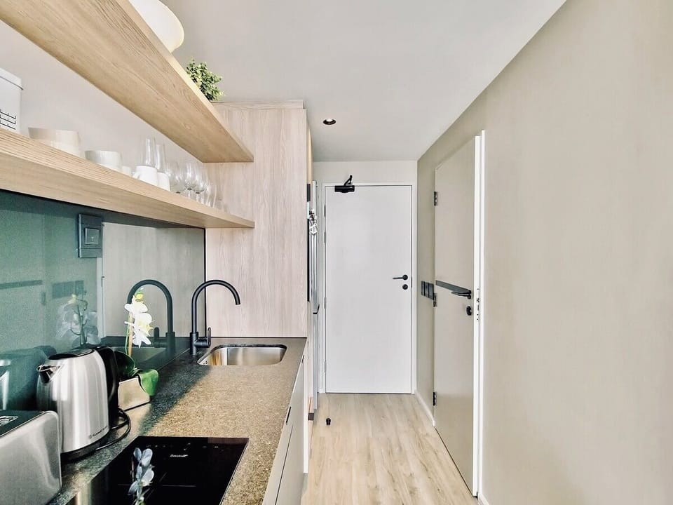 Sleek & Spacious City Loft in Town (31095)