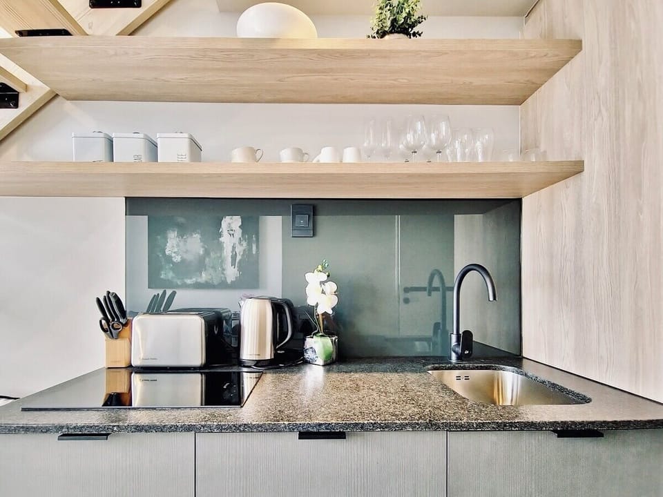 Sleek & Spacious City Loft in Town (31093)