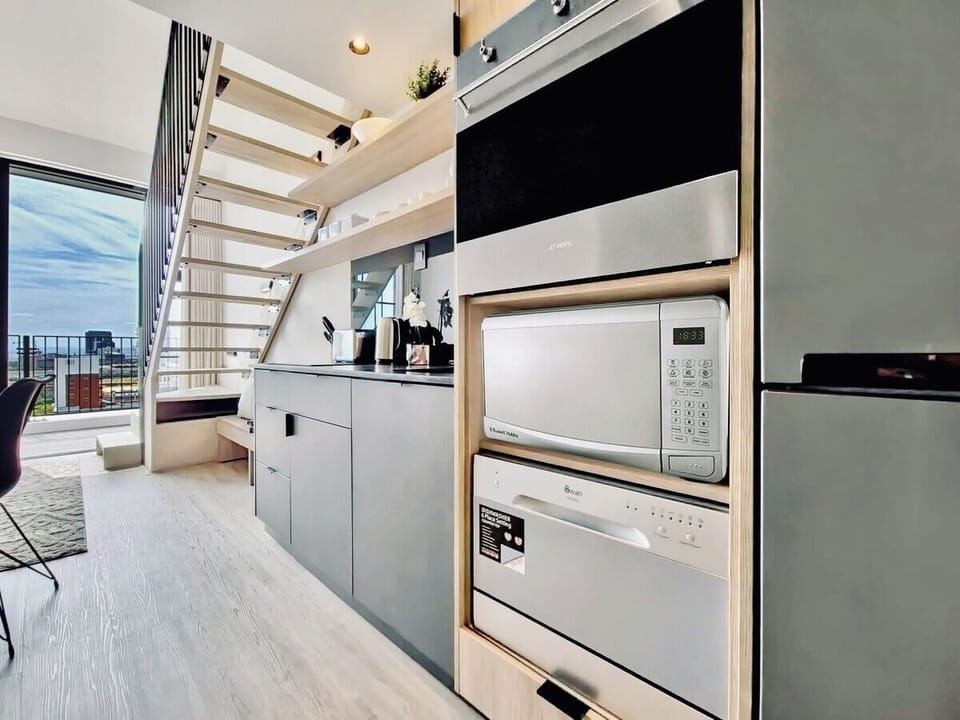 Sleek & Spacious City Loft in Town (31096)