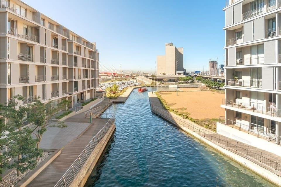 V &A waterfront CanalsAirconWrap around balcony! (6110)