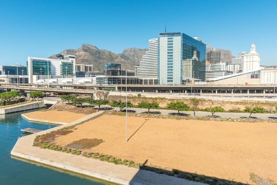 V &A waterfront CanalsAirconWrap around balcony! (6121)