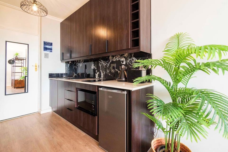 Modern City Studio in the Heart of Kloof Street (28556)