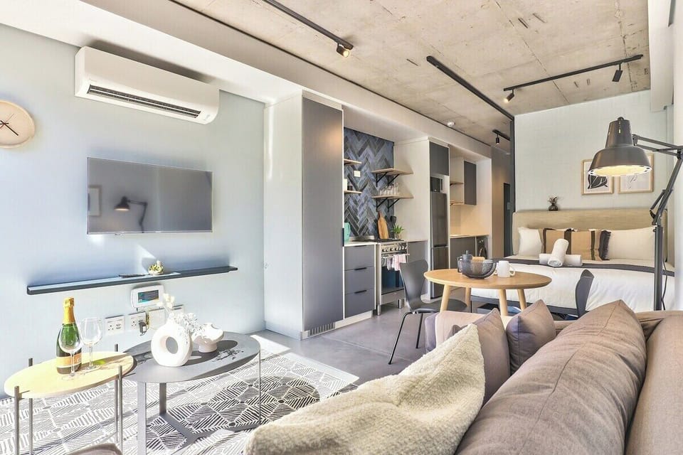 Secure, Fast Wifi, ideal for the Solo traveller! (8333)