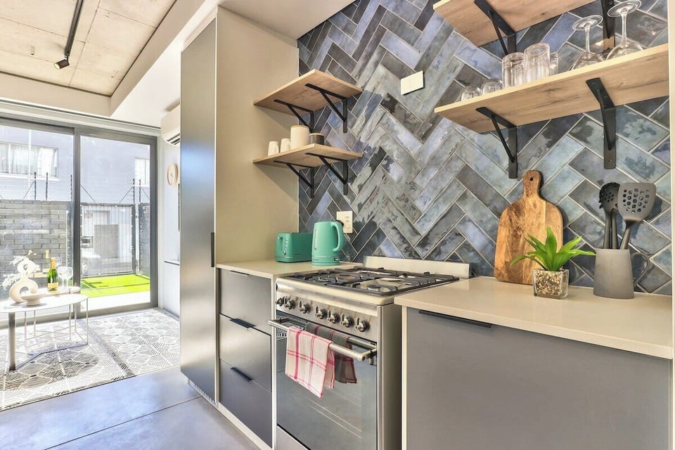 Gorgeous, high quality finished kitchen with all essentials