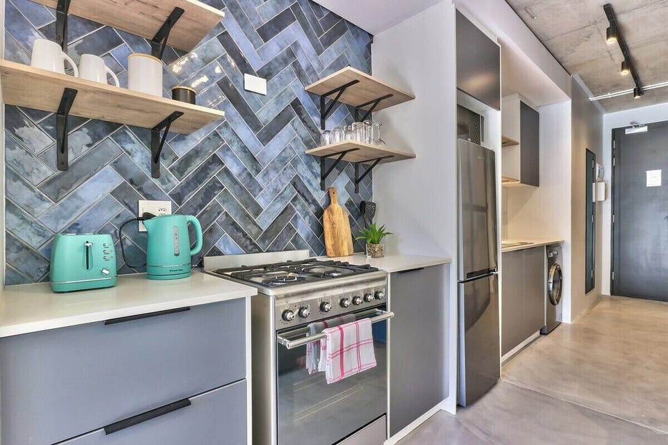 Secure, Fast Wifi, ideal for the Solo traveller! (8330)