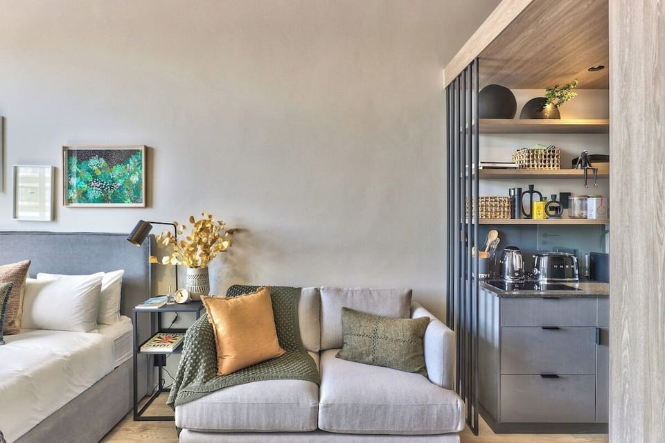 Full Lounge