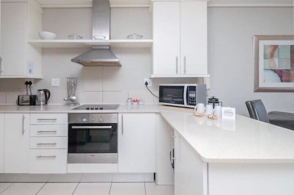 Coastal Escape with Stunning Mountain Backdrop (10399)