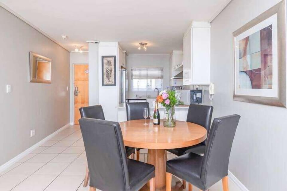 Coastal Escape with Stunning Mountain Backdrop (10403)