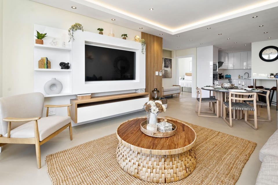 Atlantic Views Luxury 2-Bed with Pool in Sea Point (23563)